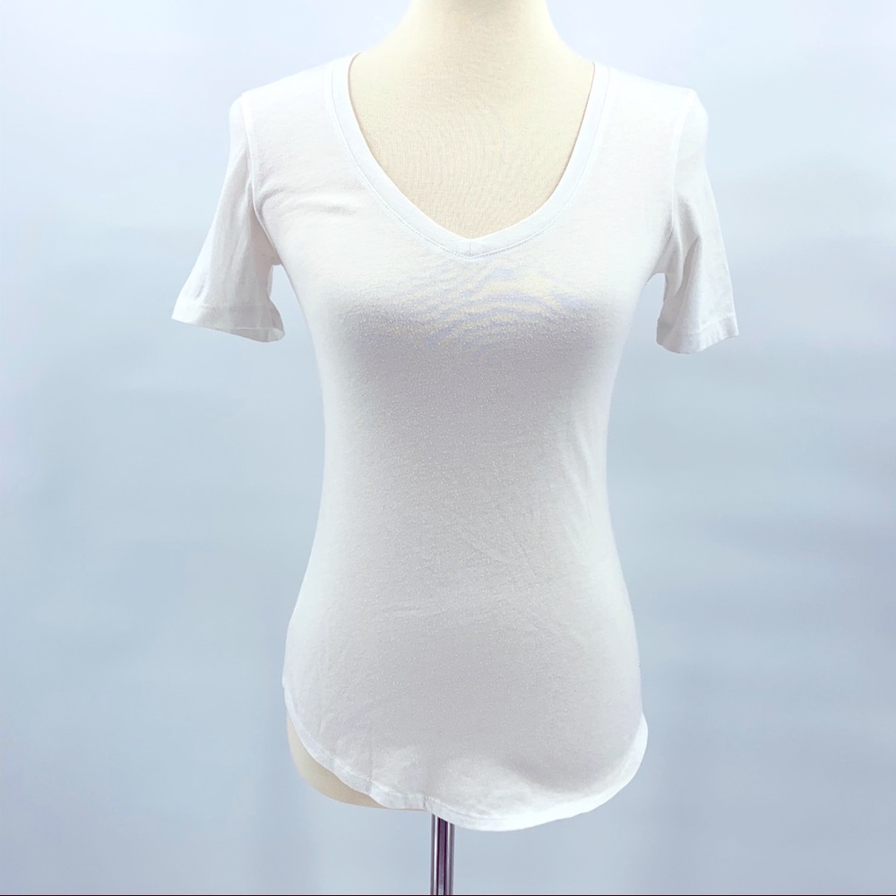 ⬇️Victoria Secret White V Neck Tee